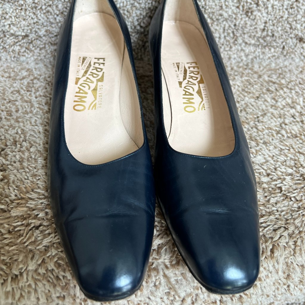 Salvatore Ferragamo Women's Navy Slip On Pumps Leather Heels.